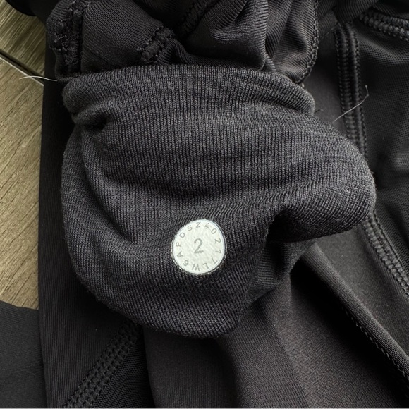 Lululemon Leggings Anew Crop 19” inseam | Size: 2 | Excellent Condition - Picture 6 of 6